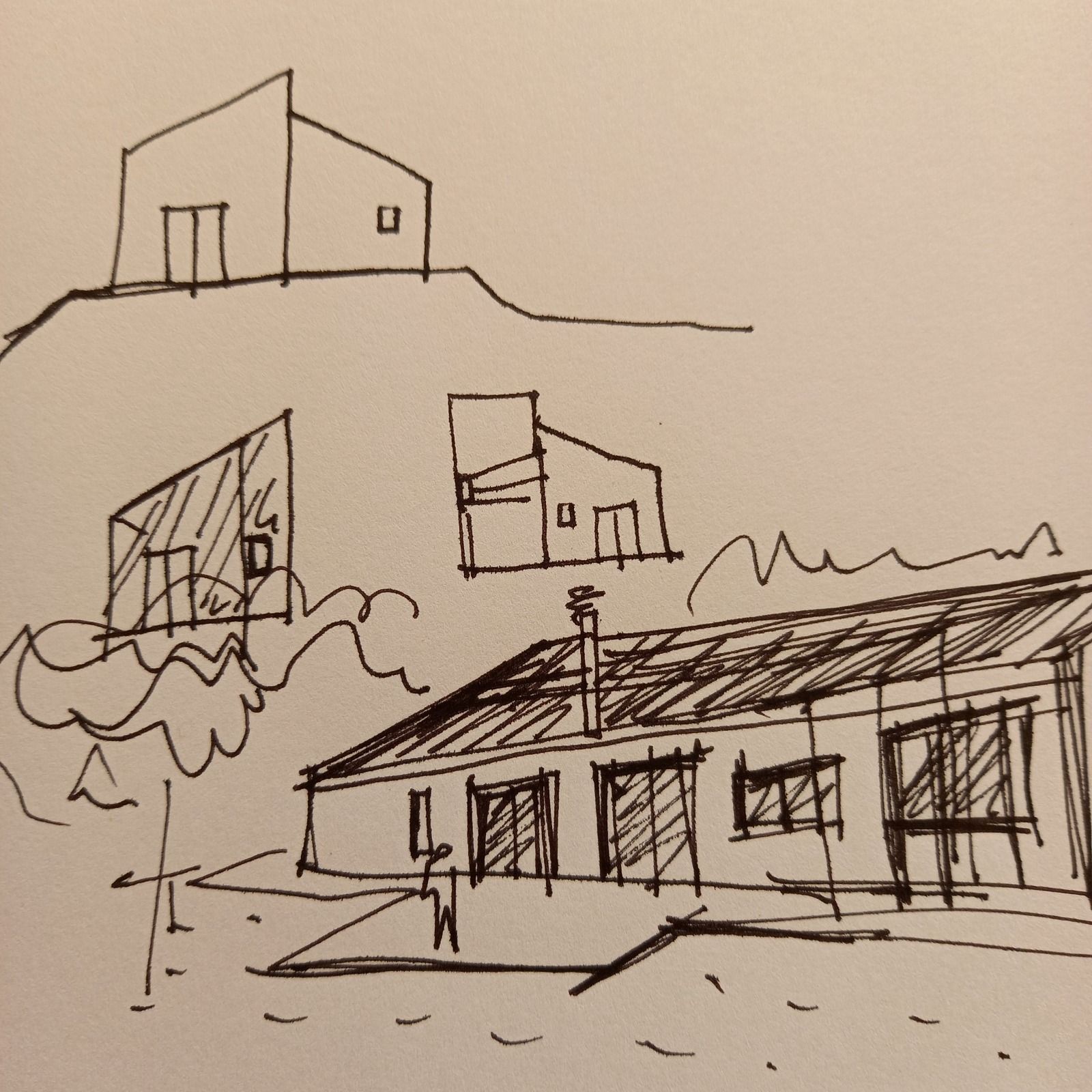 Croquis a mano de distintos volúmenes de la vivienda y su implantación