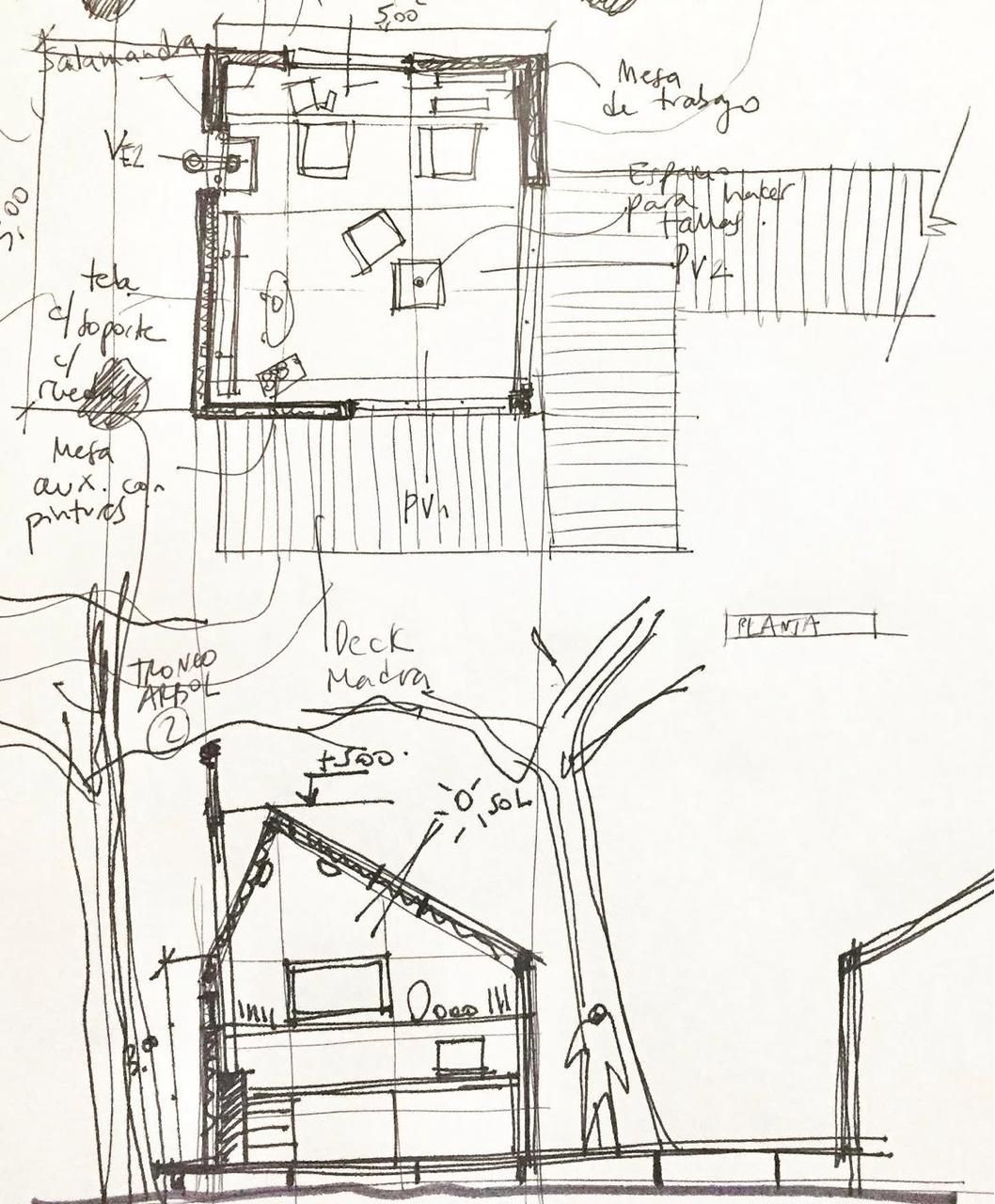 Croquis a mano de la planta y un corte del proyecto, con anotaciones